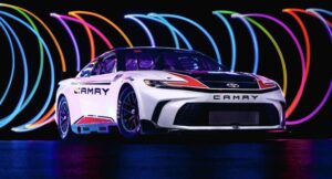 Read more about the article Toyota presenta el auto de carreras Camry XSE para la temporada 2024 de la NASCAR Cup Series